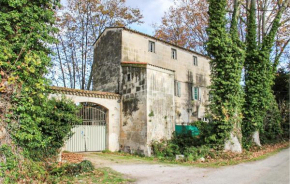 2 Bedroom Lovely Apartment In Nîmes
